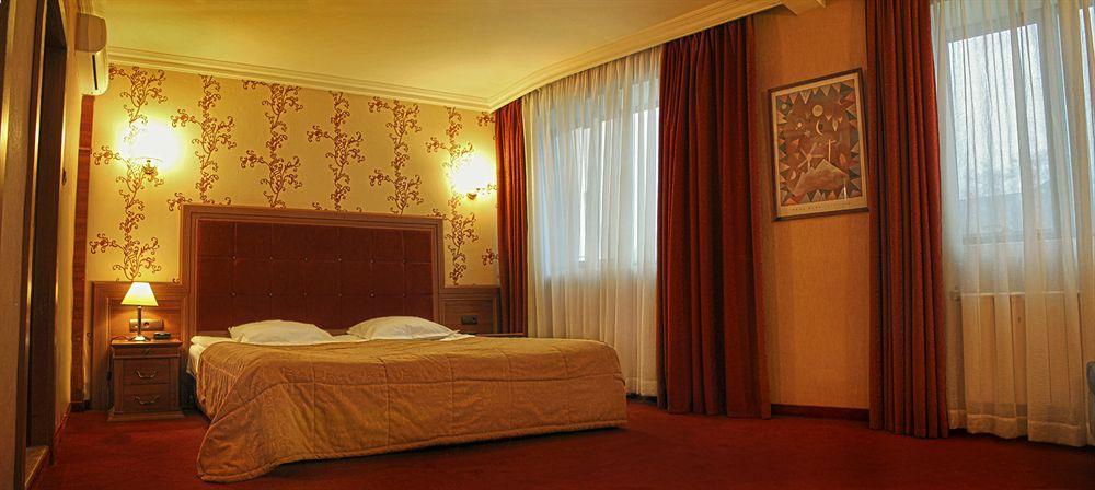 Bulgaria Star Hotel Plovdiv Bagian luar foto